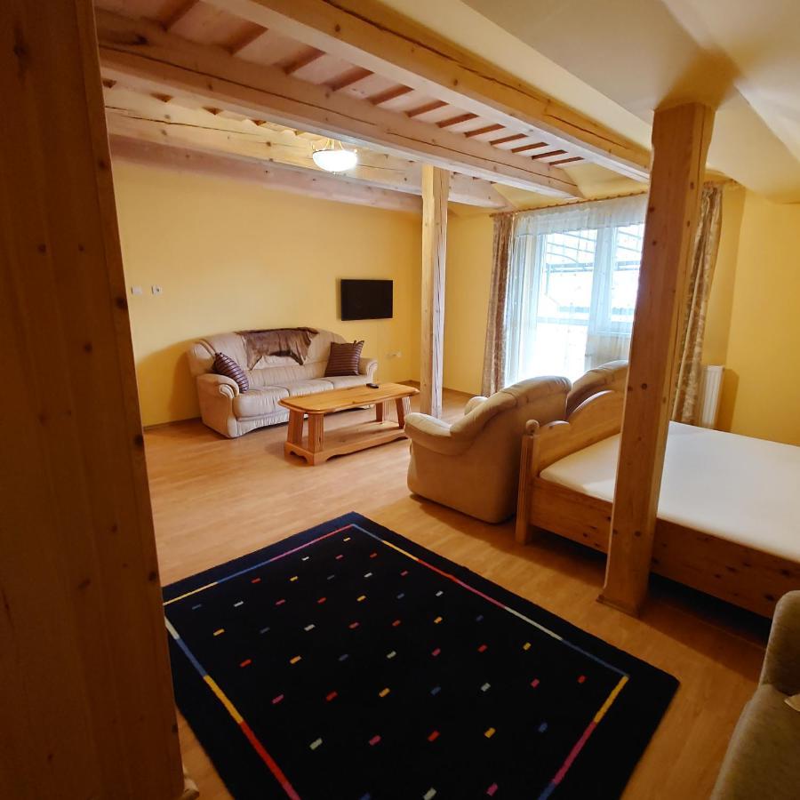 Heľpa 卢卡斯旅馆酒店 外观 照片