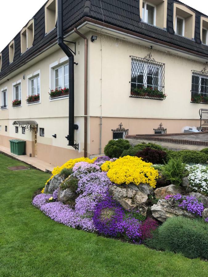 Heľpa 卢卡斯旅馆酒店 外观 照片